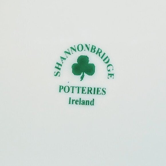 Shannonbridge Potteries Ireland Hydrangea Ceramic Covered Dish - Picture 5 of 5